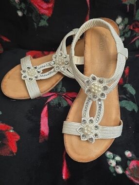 Shibever White Wedge Sandal With Back